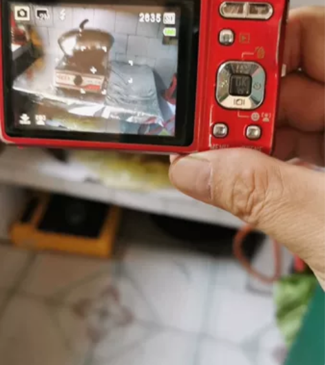 爱国者F100数码相机     成色如图，...