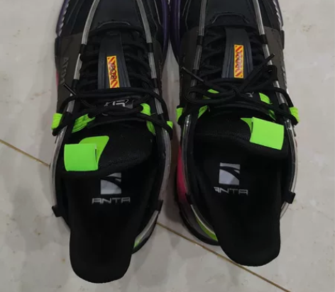 安踏穿了几次。还全新的。为了买新鞋。旧鞋贱...