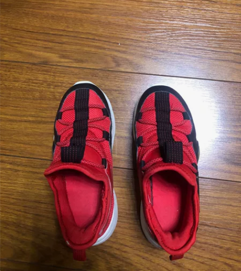 乔丹儿童运动鞋,8成新,31号,鞋垫长20...