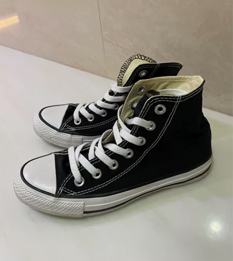 匡威 高帮帆布鞋 35码 9成新 感兴趣的...