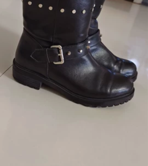 鞋柜。铆钉皮靴。薄绒 37 八新 感兴趣的...