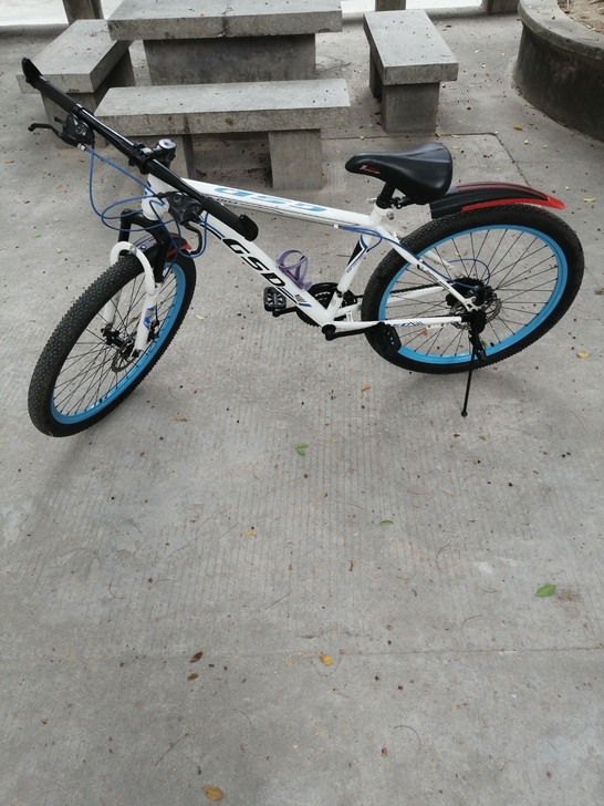 山地自行车，9成新，送一把锁，急需出售。