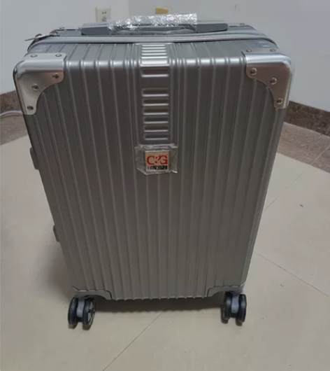 出闲置行李箱、拉杆箱。20寸。有两个。一次...