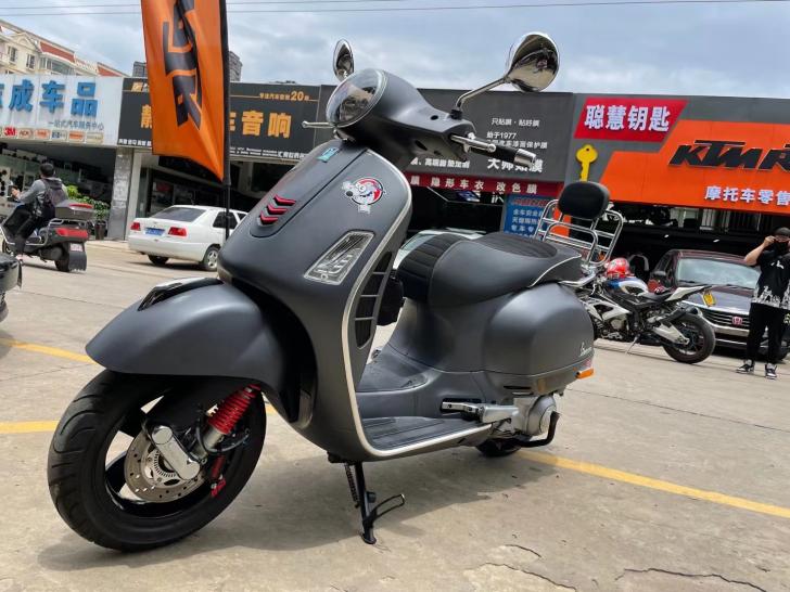 Vespa GTS300，2020年3月落...