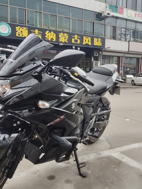 铃木GSX250，公里数1500，无事故，...