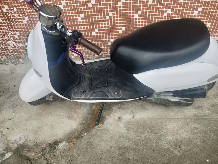 出售小龟摩托车一辆，成色如图，125CC，...