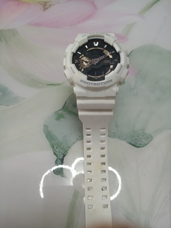 实价GA-110RG白色G-SHOCK手表...