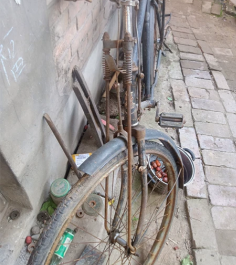 飞鸽自行车还在骑。品相如图，最好自提。 感...