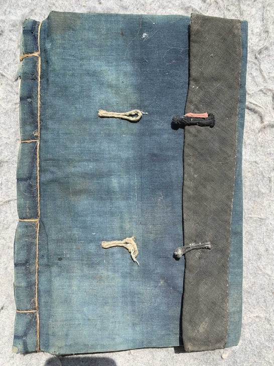 徐悲鸿动物画稿线装册，共8个套筒页，尺寸2...