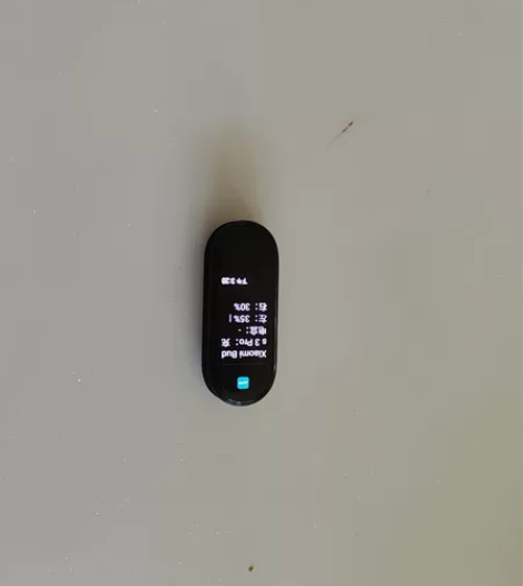 小米6手环。没进过水。无拆修屏幕有一处划痕...