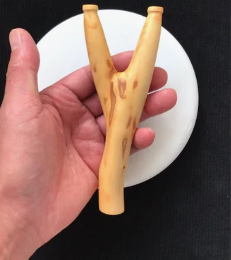 小叶黄杨树杈原杈弹弓，随形取意，手工制作。...