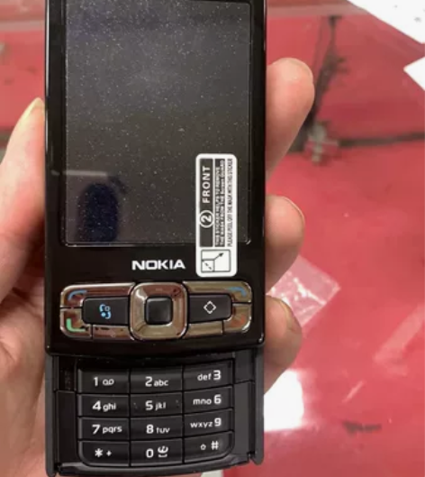 诺基亚N95 8g 港版，功能正常 ，机子...