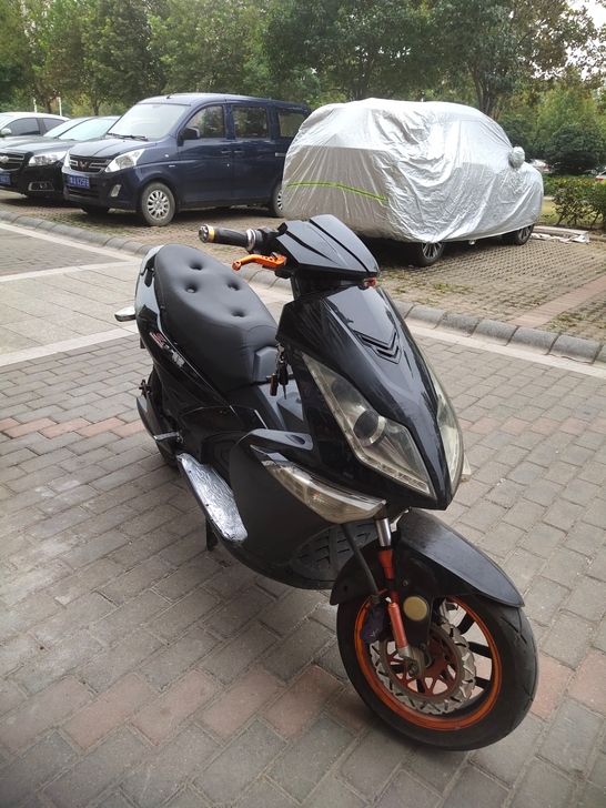 12块电瓶,用有半年,图片实物拍摄