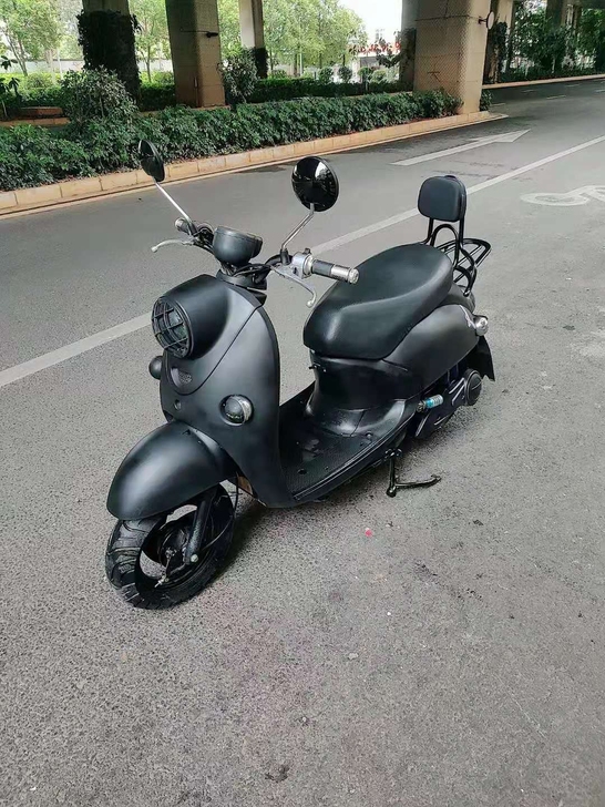 成色如图，小龟加长版，64伏大电池，车子非...