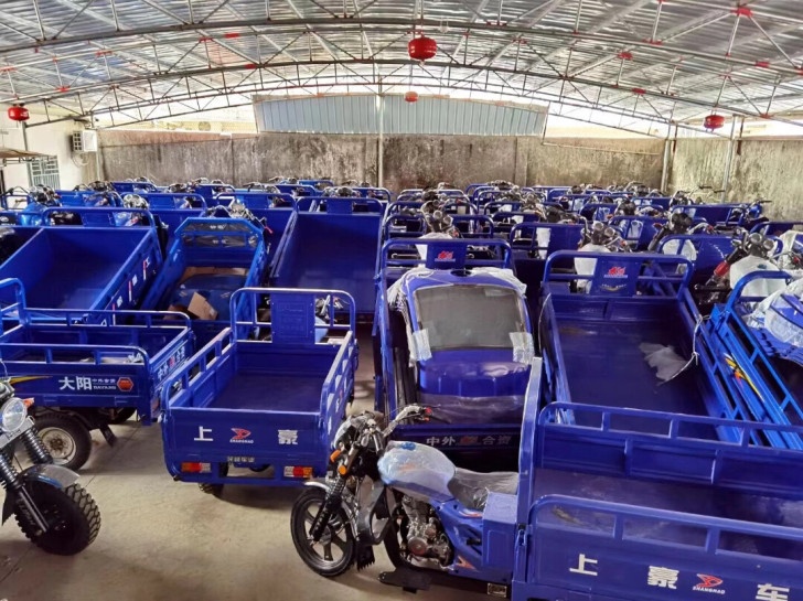 大量全新三轮车，年底清仓，价格优惠，喜欢的...