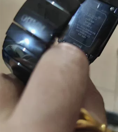 雷诺手表没划痕，没戴过 手腕粗戴不了， 全...