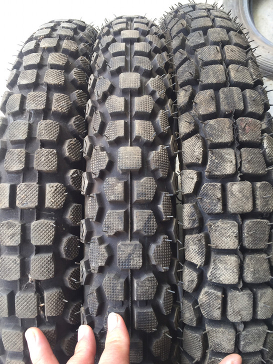 二手摩托车湾梁后轮越野轮胎，275-17成...