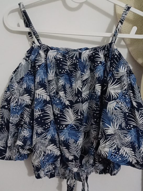 .#全新  一字肩宽松上衣，时尚个性雪纺衫