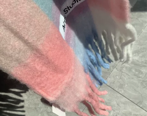 低价出Acne 围巾 全新 超超超超超软糯...