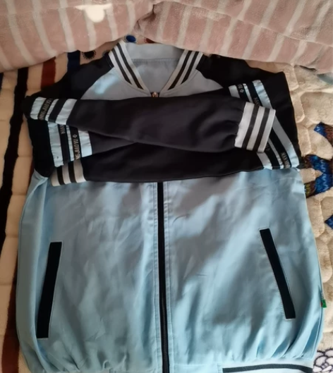 广西南宁新希望校服外套八号，九成新需要的直...