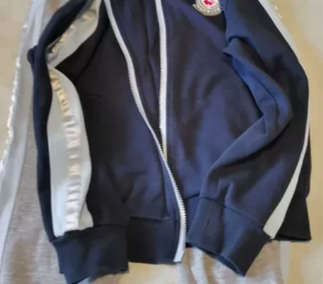 130校服，质量很好 很新，小了 中关村二...