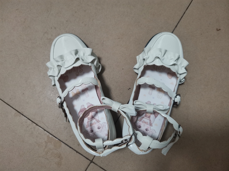 绵羊泡芙梅露露,时尚天河店买的,穿出去过1...