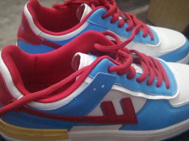 全新  买了只试穿过一次  出了