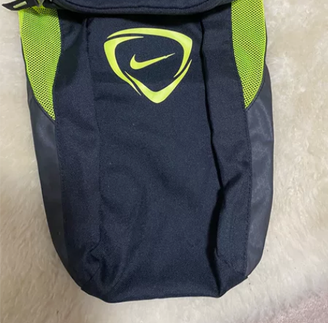 Nike耐克经典三角标手提足球鞋手提运动收...