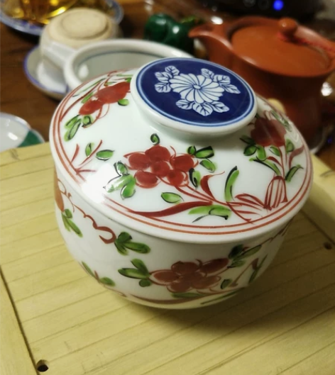 名家赤绘青花盖碗 很老很少见窑口，青花发色...