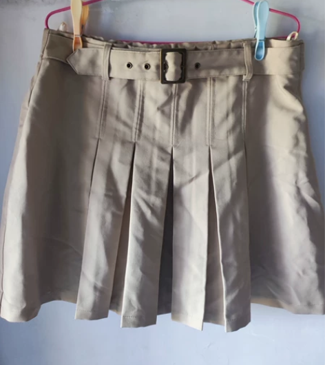 包邮，九成新，学生裙140尺码 感兴趣的话...