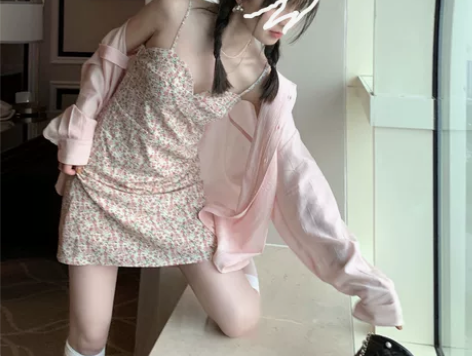 2021新款春夏水蜜桃粉背心裙碎花吊带连衣...