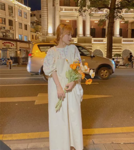 背带裙双面都可穿，背带裙熨一下就好了，里面...