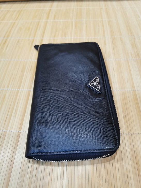 普拉达 prada 手拿钱包 自用的 专柜...