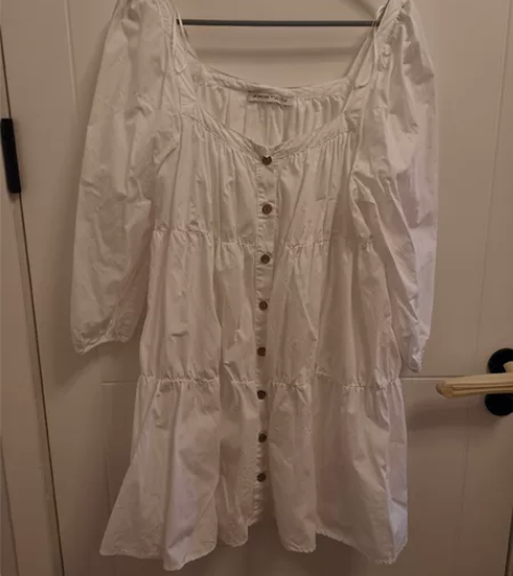 S码 白色蓬蓬裙 领口有点低 但是很显瘦 ...