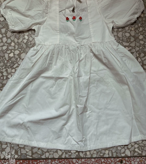 女童连衣裙夏装方领泡泡袖花朵刺绣洋气公主裙...