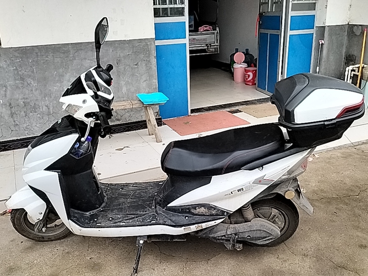 买了有6个月,最大的电瓶72v32a,6只...