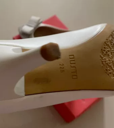 大东白色百搭高跟鞋，35码，8成新，搭配短...