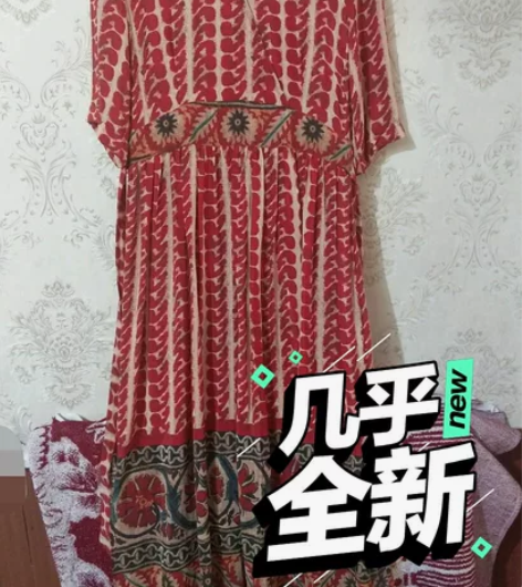 新款女中长款修身收腰印花真丝连衣裙 细节：...