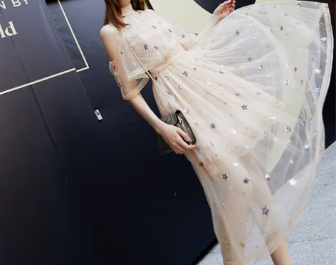 DPLAY德帕拉夏新品裸色半高领露肩五角星...