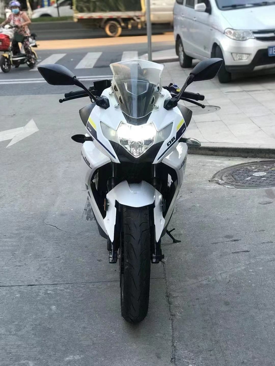 换车转出一台，双杠250排量，铃木GSX款...