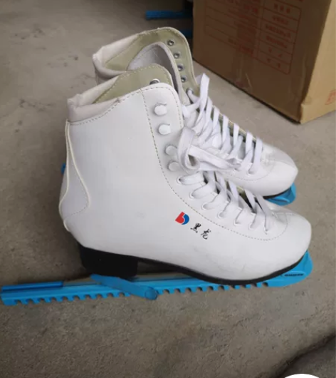 黑龙牌花样滑冰鞋，冬天到了，买一双滑冰鞋去...