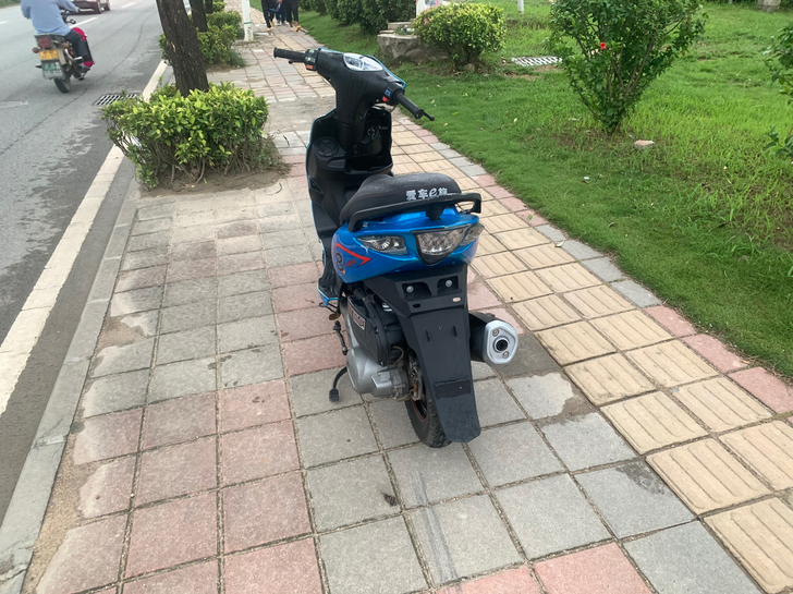 二手踏板火鬼摩托车125cc，9.5成新