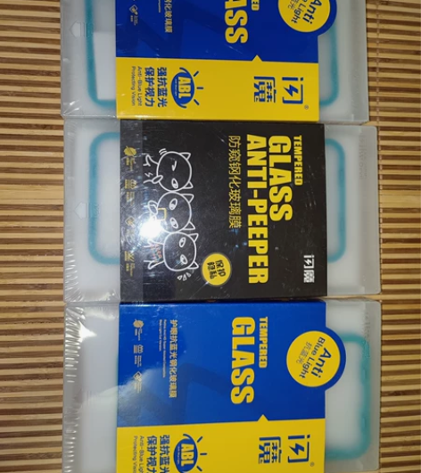 荣耀10  手机壳，手机膜，耳机，充电器。...