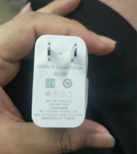 荣耀50原装充电器一套，全新未拆封，手机自...