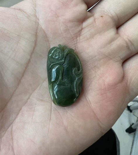 和田碧玉猴玉雕猴菠菜绿，全品，东西保真 感...