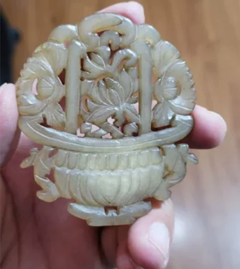 清代老岫玉花篮佩，长64.5*55*5mm...