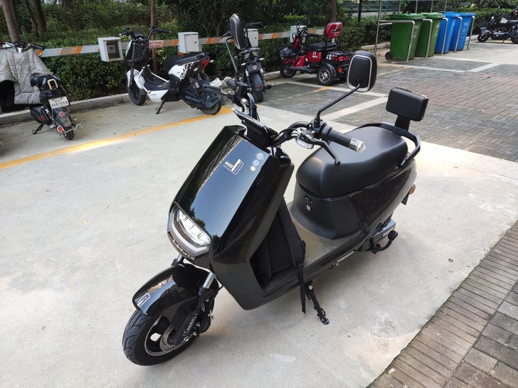 小刀电动车