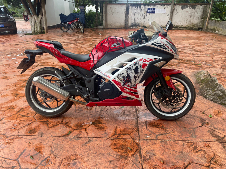小忍者250，摩托跑车