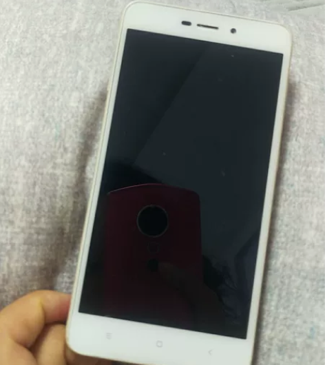 红米手机 内存多少不记得了，外观无任何磨损...