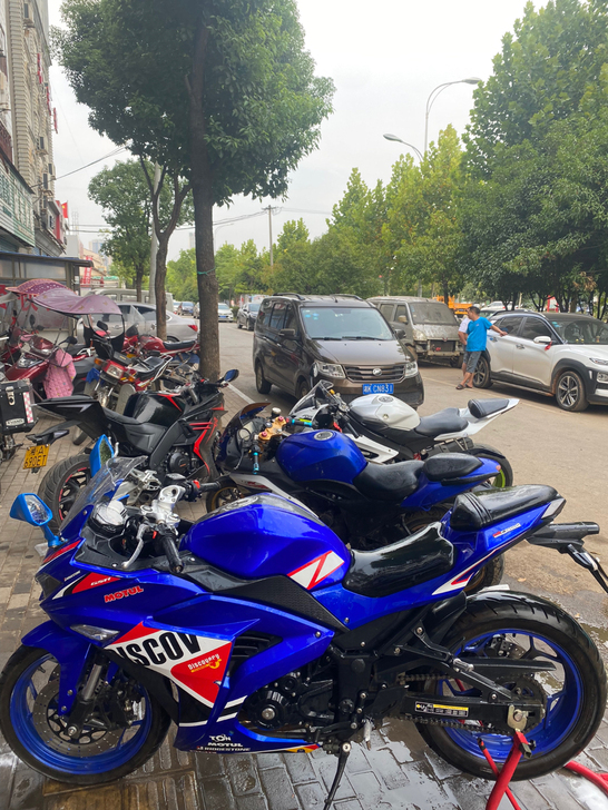 双缸水冷v6，国四电喷400cc，高配倒置...